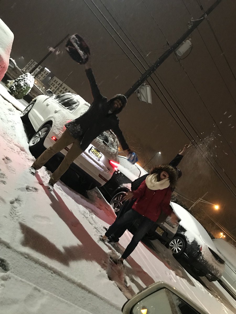 Aerial_Gallo's tweet photo. One way to get brownie points... 😂😂 @JovanHolmes9 @JesseRobinson80 #snowremovalservice #TheVille #playinginthesnow https://t.co/zvjc8CS7ij