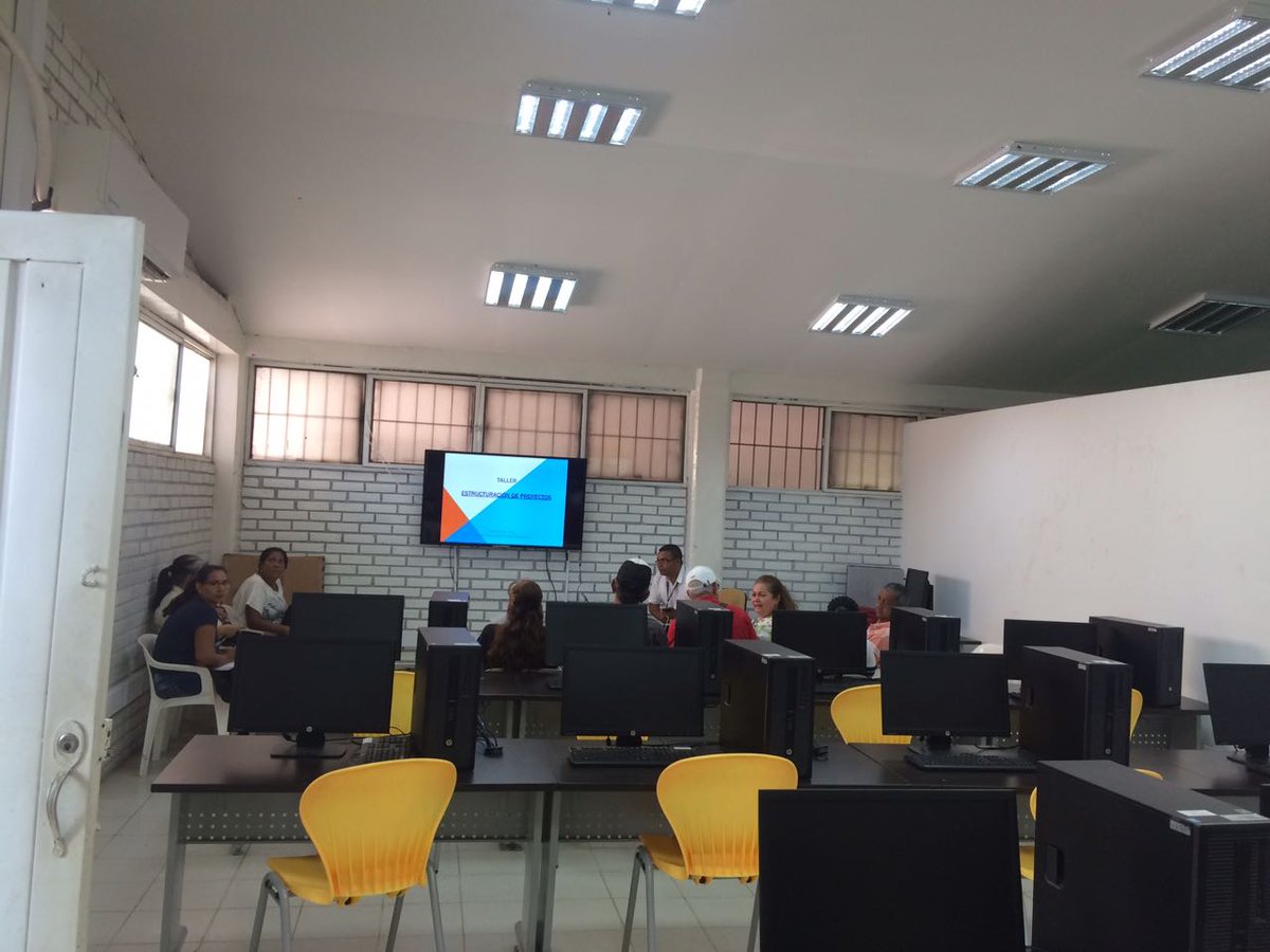 DORISPIZARROM1's tweet photo. #15Dic2017 Dra Doris N Pizarro #SecDesarrSocialYPartic @GobValle #ProgramaAsojuntas  "Fortalecimiento organizaciones comunales #ZarzalValle https://t.co/sSXc4JHXQQ