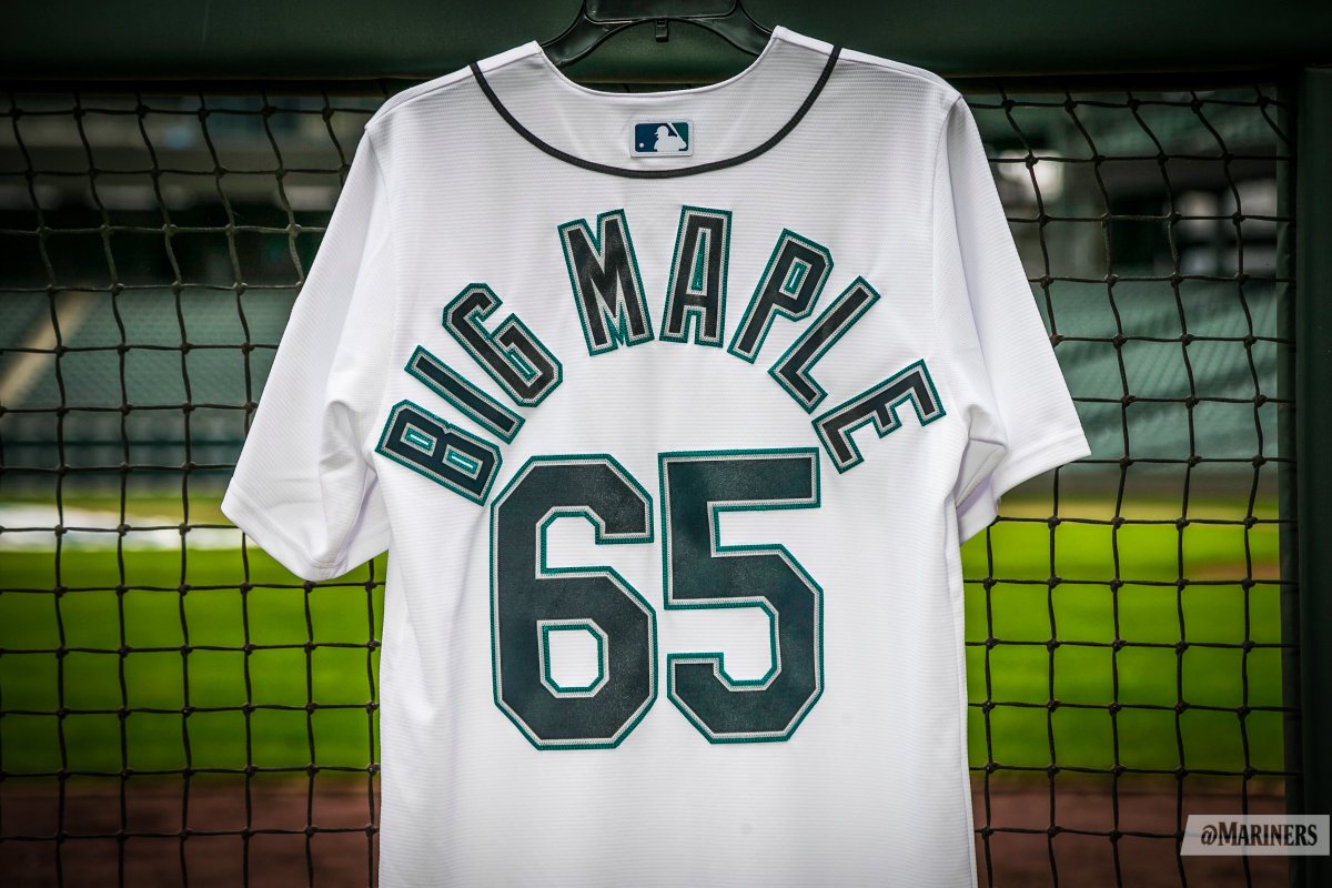 Mariners's tweet photo. #MarinersFanFriday is here yet again—and we've got something good.
RT for a chance to win this Big 🍁 replica jersey, available only at the @MarinersStore. https://t.co/RvS4vsrJap