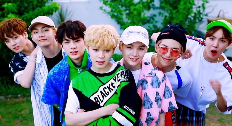 Бтс 2021. Скажи bts. Бтс говорят на русском. Bts разговаривают на русском. Имена группы бтс.