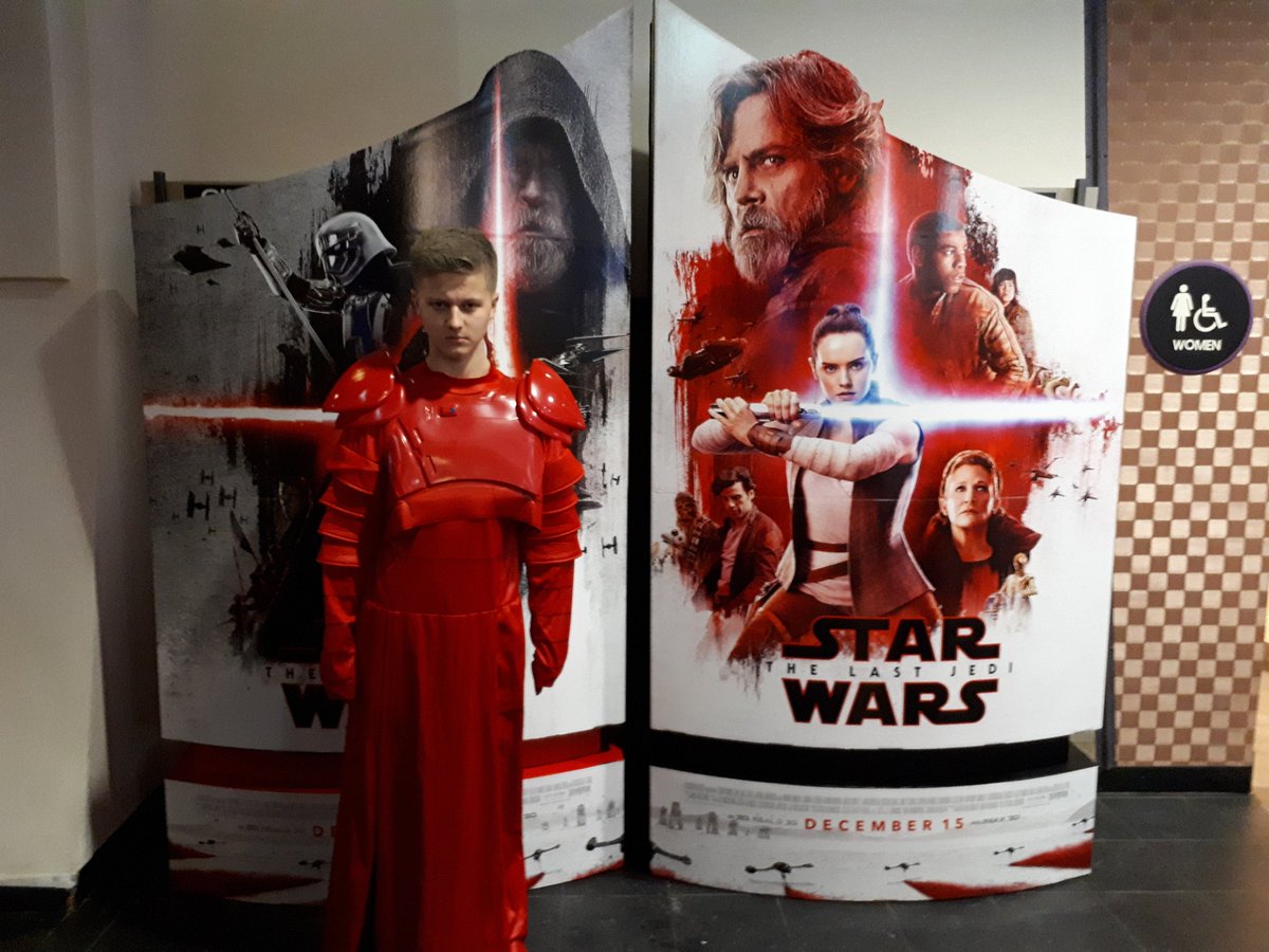 justinfrederic's tweet image. Decided to continue my trend of dressing up as the villain... I&apos;m a Praetorian Guard baby!!! #TheLastJedi #IMAXexperience