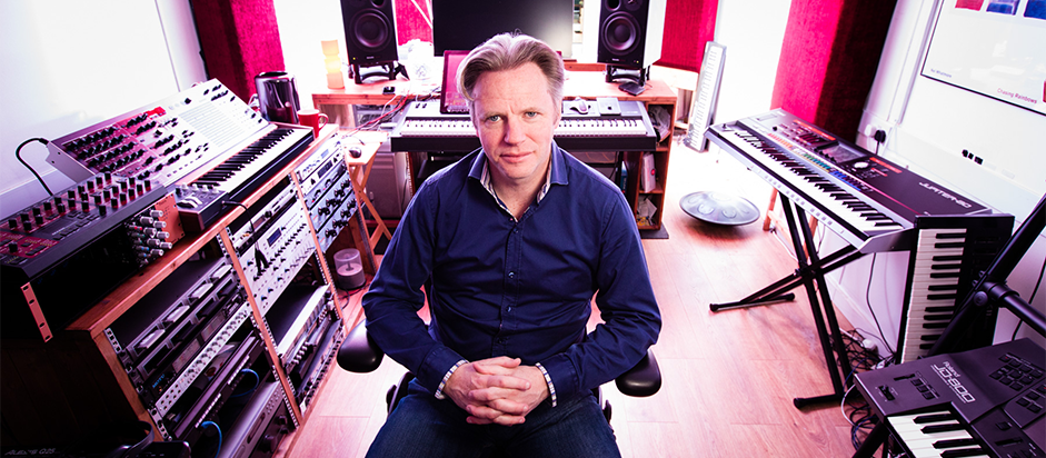 sideshowsound's tweet photo. NEW INTERVIEW!

@EyunCrabb chats w/composer @StephenBaysted 

🎼🎹�� Enjoy the show! https://t.co/hpSgkbVAp2

#SSR #SideshowandTell #SAT https://t.co/wWUyMh67m0