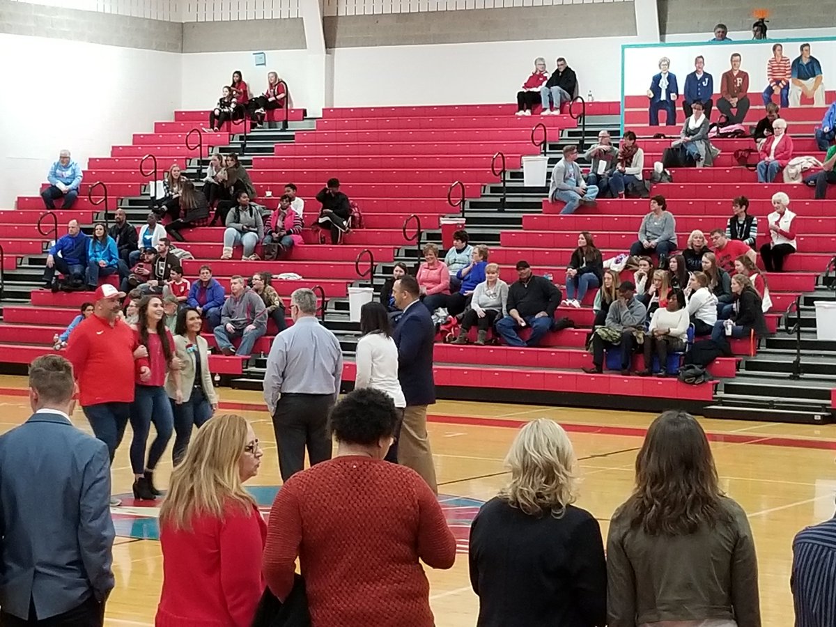 lcchstbirds's tweet photo. Good luck this season seniors! We are proud of all of you. #seniornight2017 https://t.co/JzZNBvtKyG