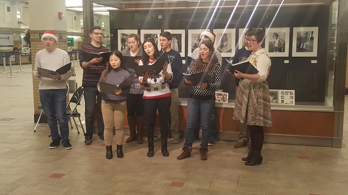 MSN_Airport's tweet image. Lovely holiday sounds from the Spinal Chords this evening greet our arriving passengers. We are so happy to have them.