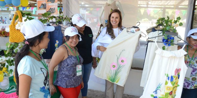 ATLinnovacion's tweet photo. Emprendedoras de la Casa Taller comercializan sus productos en @ExpoCesar2017 https://t.co/Nh6MjK14s9  @FrancoOvalle @ednamaviga https://t.co/yYG09amORs