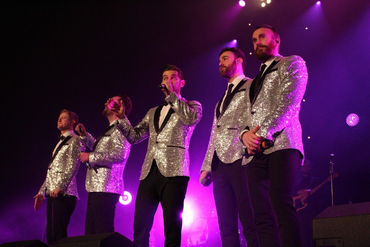 RaachelVictoria's tweet photo. @the_overtones thankyou xoxo #theovertones #christmas #sheffieldcityhall https://t.co/kG9s4tlhtE