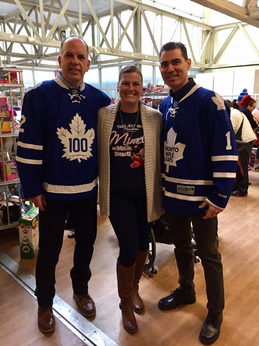 mamasculls's tweet photo. Another amazing and touching year for Miracle on Main Street at McMasters Childrens Hospital. All the smiles and the children’s faces is why this event is so important. #miracleonmainstreet #tigerjeetsinghfoundation #meltsmyheart #forthekids #hamiltontigercats #mapleleafalumni https://t.co/fBjAd4pXwL