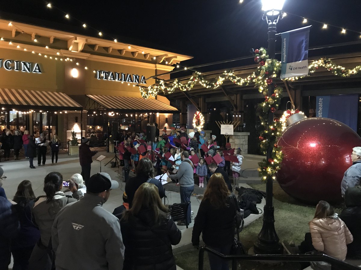 j_allen's tweet photo. Great turnout for @KOKOmaha Kids Christmas Choir at @Village_Pointe! https://t.co/L4uzuQUSGt