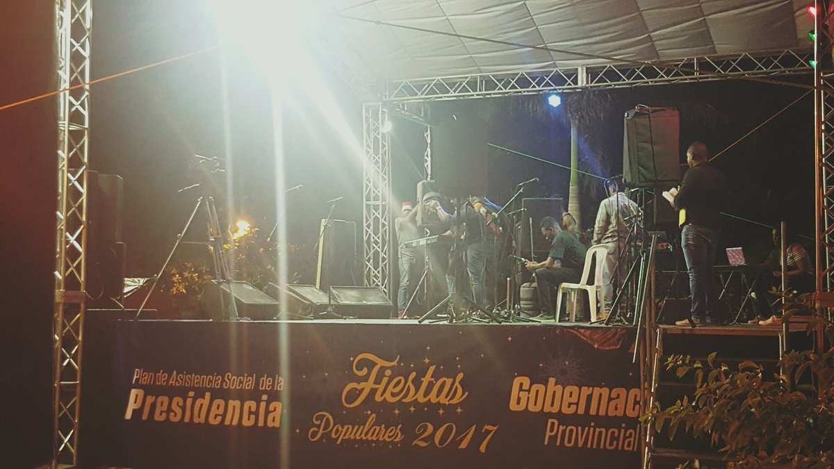 Gob_ElSeibo's tweet photo. En breve minutos Marcos Caminero en la Tarima de las fiestas Populares Navideñas en el Municipio de Miches de esta provincia de El Seibo. #FiestasPopulares2017 https://t.co/GeoXDRQaKE
