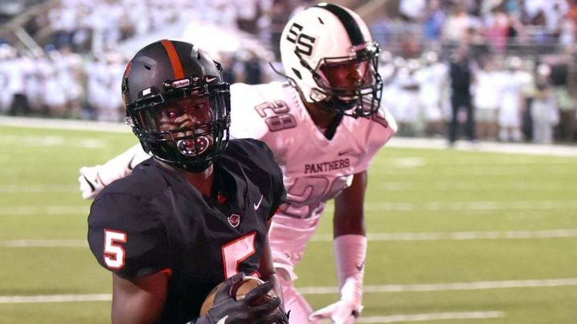 lesports's tweet photo. LOOK: Our list of local football players who will be playing in all-star games https://t.co/EsAyMgCvGe https://t.co/Oa784oSFXZ