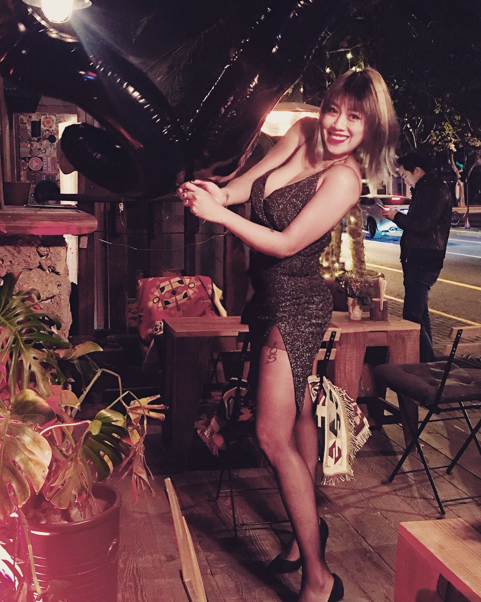 nandonaima's tweet photo. 在上海ㄧ年比一年更快樂，謝謝陪伴我的你們 #生日快樂 #我生日 #上海活下去 https://t.co/VAQPSAFxZk