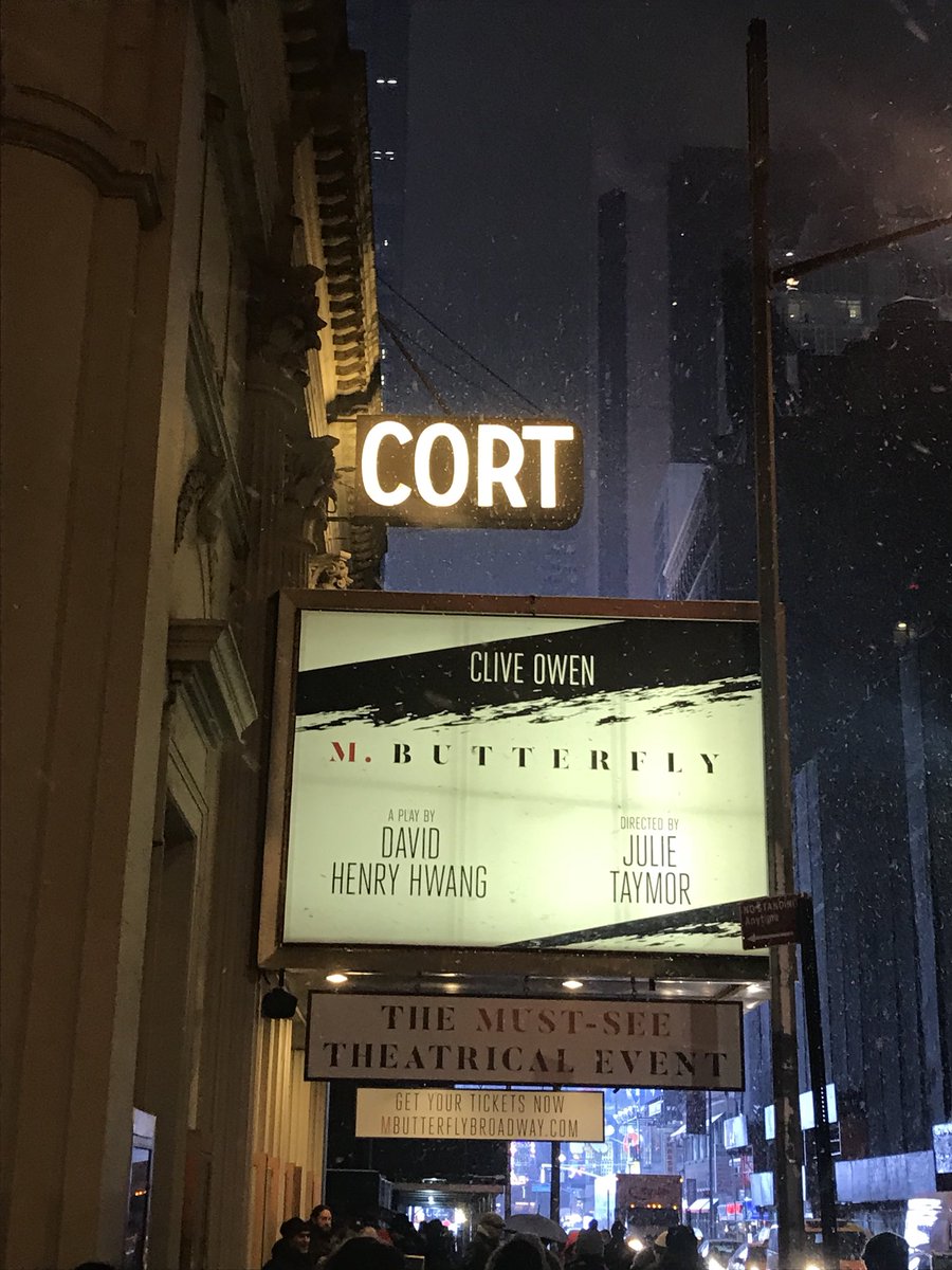 MattBanker27's tweet photo. Seasons Greetings from the Big 🍎- stopping by on a snowy evening to catch @SirCliveOwen in @mbutterflybway at Cort Theatre #broadway #Clivelive https://t.co/EGWYjuaXni