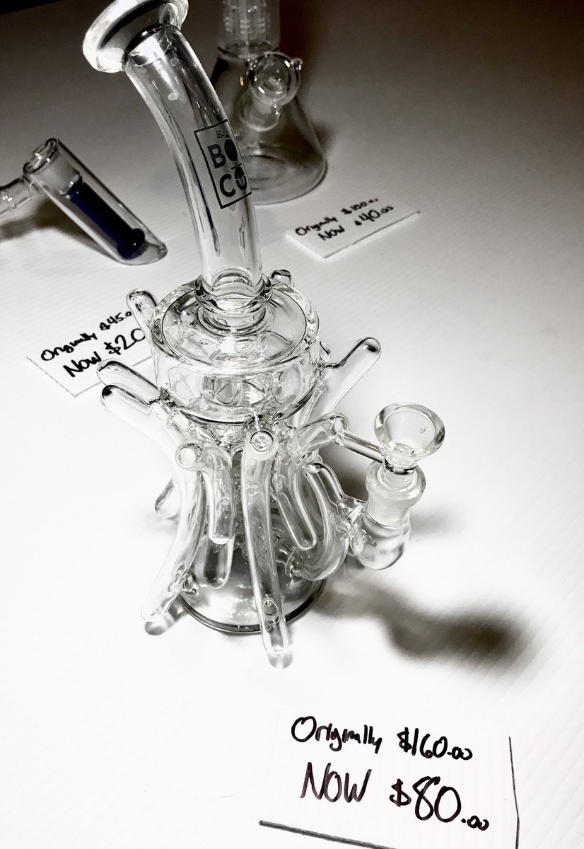BomberGlassCo's tweet photo. Who doesn’t want a crazy cool new piece to keep you company during the cold winter months??❄️☃️

Our gift to you guys this season is our HOLIDAY SEASON SALE going from now till January 2nd! All items are discounted 50% or MORE!🎉🎉

**DM for purchasing inquiries** https://t.co/ALLGyl459g