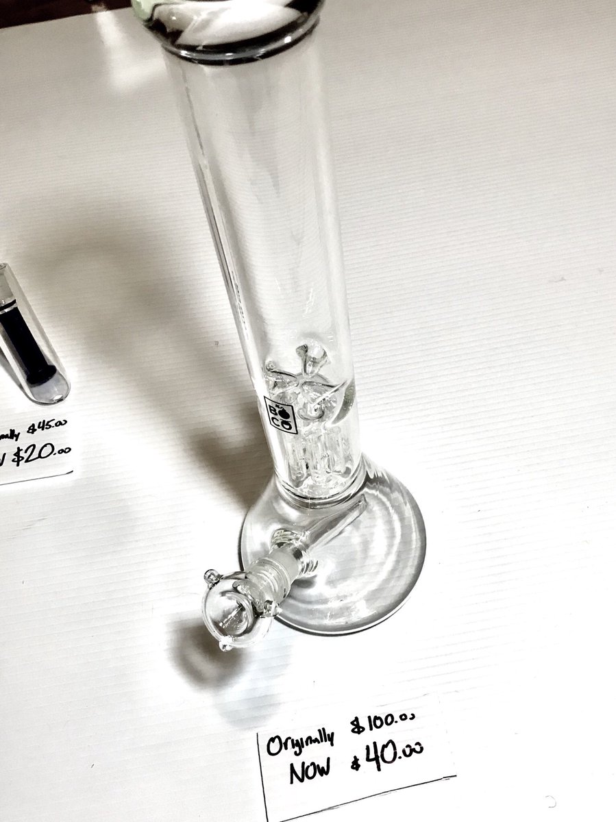 BomberGlassCo's tweet photo. Who doesn’t want a crazy cool new piece to keep you company during the cold winter months??❄️☃️

Our gift to you guys this season is our HOLIDAY SEASON SALE going from now till January 2nd! All items are discounted 50% or MORE!🎉🎉

**DM for purchasing inquiries** https://t.co/ALLGyl459g