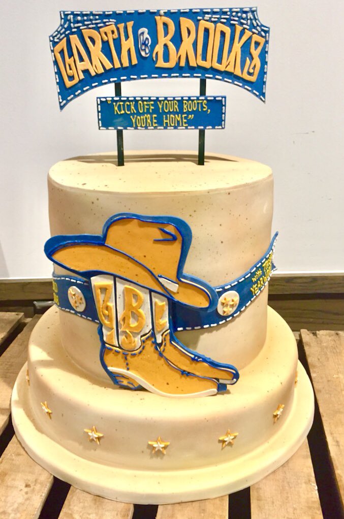 BrdgstoneArena's tweet photo. THIS CAKE Y’ALL! Thank you @crumbdelacrumb! Based off artwork by @avastagh #GARTHinNASHVILLE https://t.co/tMo9f8E8gS