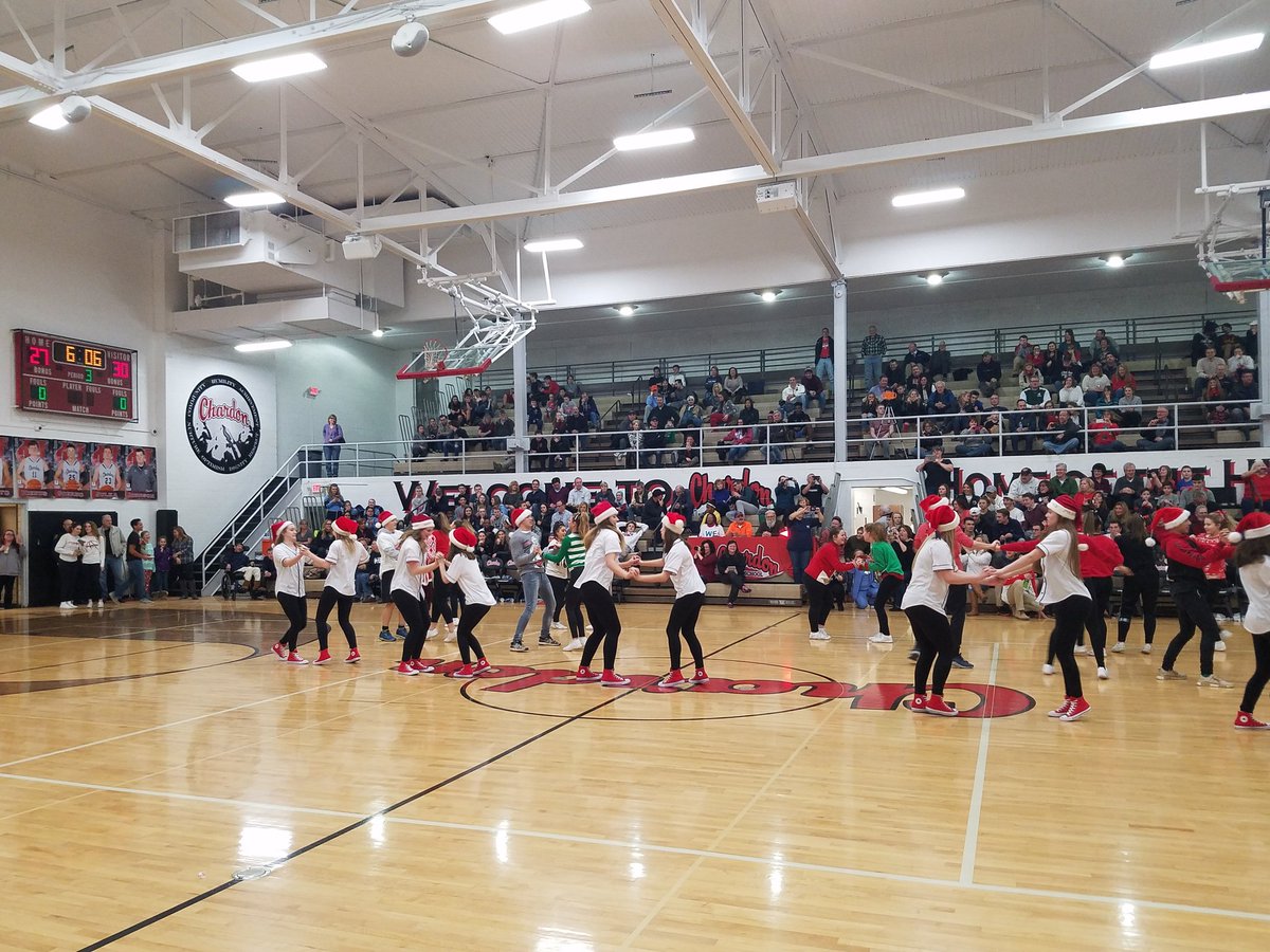 Mr_Bandiera's tweet photo. Entertaining halftime show with @Chshoopscheer and @ToppersDT.  It feels like Christmas https://t.co/VrraSlj08v