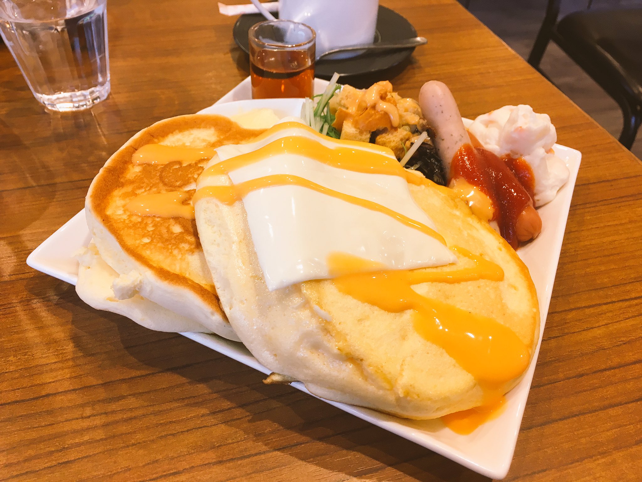 まいこ 今月のパンケーキは亀有にあるルタンカルムのモーニングスフレパンケーキ 9 11時限定メニュー お食事系の甘じょっぱさを楽しめるチーズが乗った1枚と バターとメープルで楽しむシンプルな1枚を同時に楽しめる上にサラダ類が まいこ 今月のパンケーキは亀有にあるルタンカルムのモーニングスフレパンケーキ 9 11時限定メニュー お食事系の甘じょっぱさを楽しめるチーズが乗った1枚と バターとメープルで楽しむシンプルな1枚を同時に楽しめる上にサラダ類が