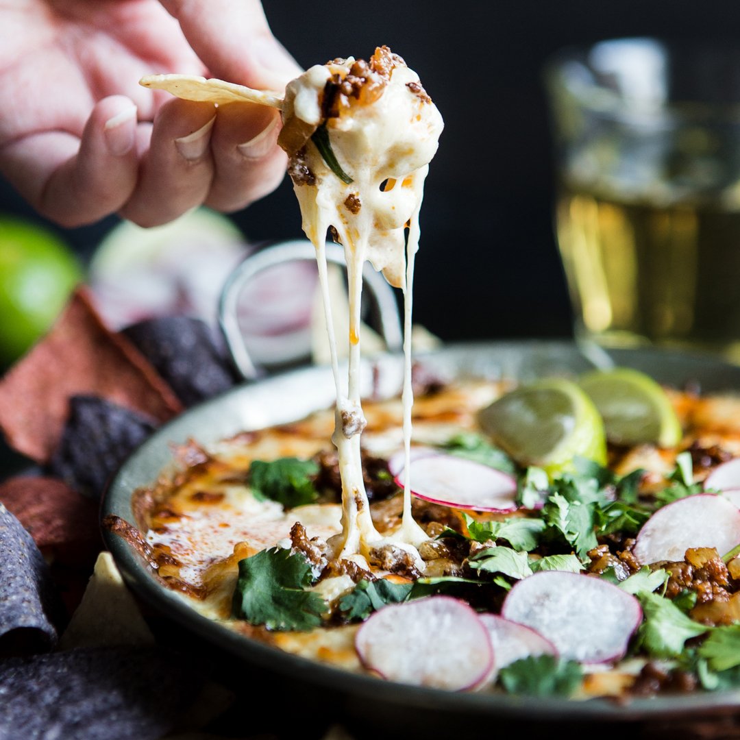 TillamookDairy's tweet photo. Spread holiday cheer at your #RealFoodSunday potluck w/ this indulgent Queso Fundido dip by @TheModernProper. https://t.co/a3vPvCnLIQ https://t.co/7DKuAD8scn