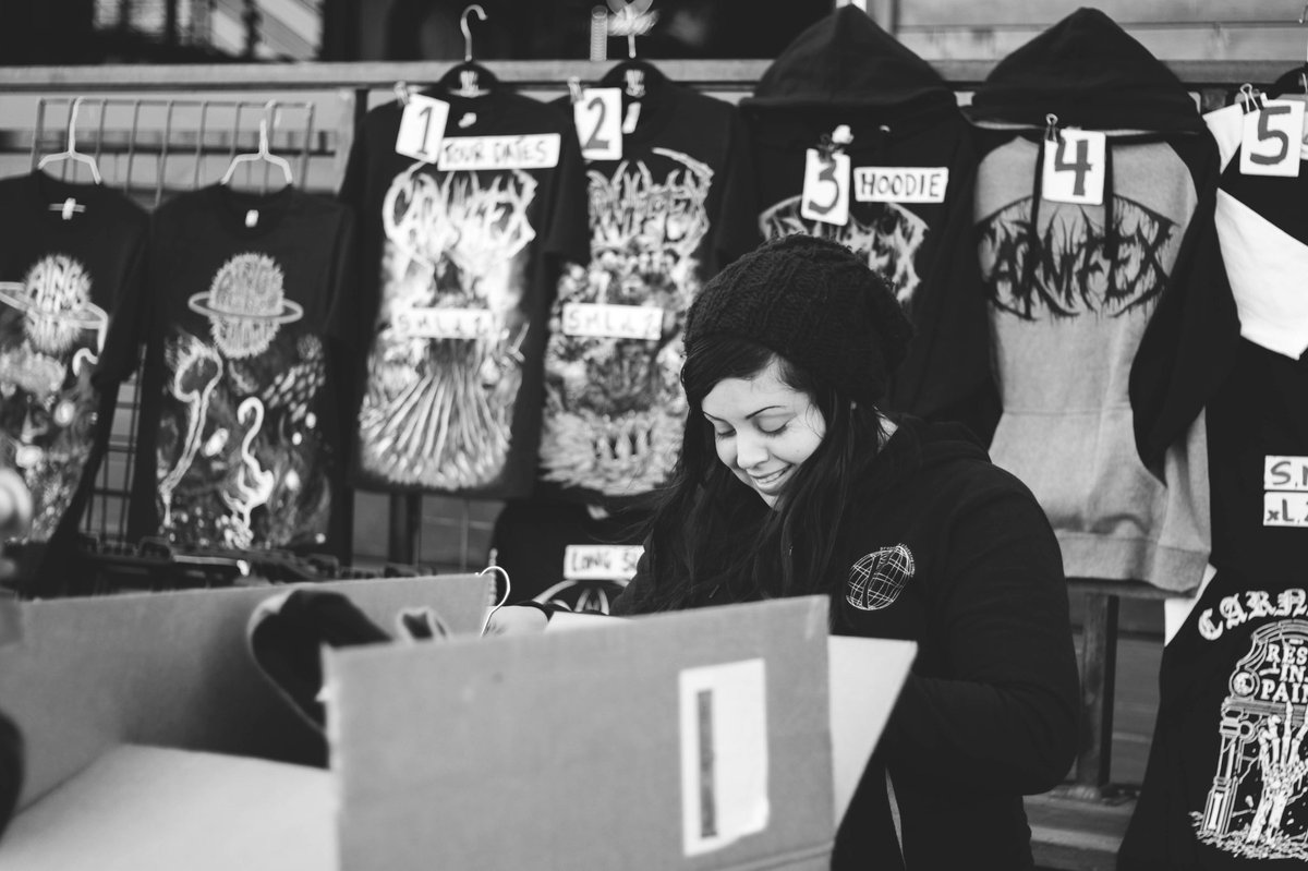 DianaDrummerGrl's tweet photo. Merch is life! 🔥 #DecadeOfDefilement #Carnifex #IndieMerch #BeenieOvDeath #MerchTableHangs #TourLife #BandsInVans (📷 Andrei Pulver) https://t.co/tDx5z5LrQn