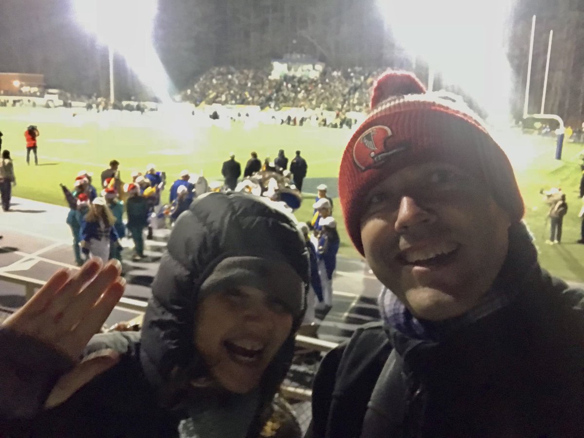 ChrisCarr_Ga's tweet image. Go War Eagles! #fridaynightlights #itsreallycold #statechampionship @maristbooster