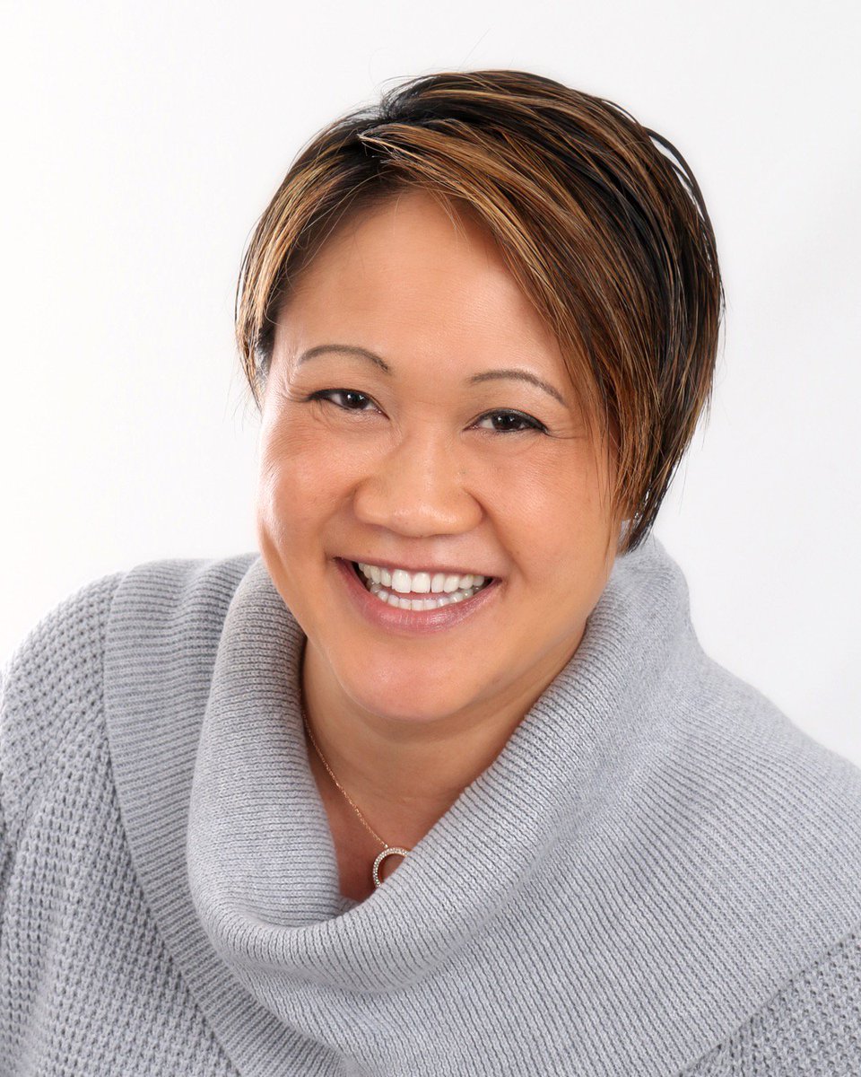 MJASpeakers's tweet photo. "How Technology Has Changed Us" with .@SiriouslySusan -- the Original Voice of #Siri -- is fantastic! #Keynotes #mastersofceremonies #Retreats #MJASpeakers #Technology #Change #Women #Entrepreneurs #meetingplanner #meetingprofs #eventmanagement #events https://t.co/8sxJJlULyI https://t.co/Kr3UjeYJ7l
