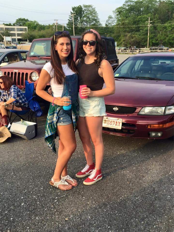 kellyllennon's tweet photo. HBD to the literal OG partner in crime @Nicolecarroll_ I love you more than Buffalo Wild Wings, Thomas Rhett &amp; mimosas 💞 #GLOWUP #BringBackTheBoot https://t.co/01dIg33vBd