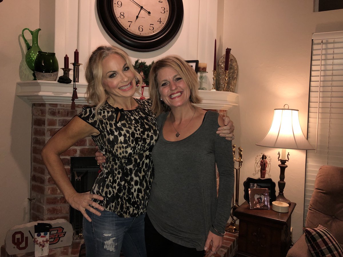 AngelaBoxShow's tweet photo. The #BoxGirls are baaaaack in #OKC! With the ameeeerrrzing Becky Bays!!! #EmilysGraduation https://t.co/cbKnA4A5RG