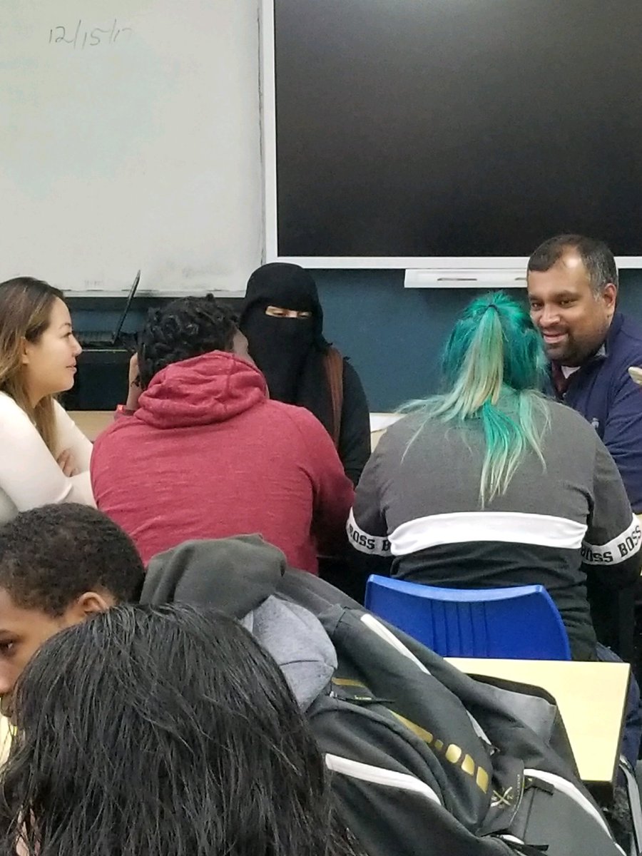 BrooklynGlobal1's tweet photo. Entrepreneurship students lead Informational Interviews of industry volunteers during workshop series with @Accenture #ctenyc #ctewbl #Bedstuyachieves #studentcenteredlearning https://t.co/1d45QtPTAL