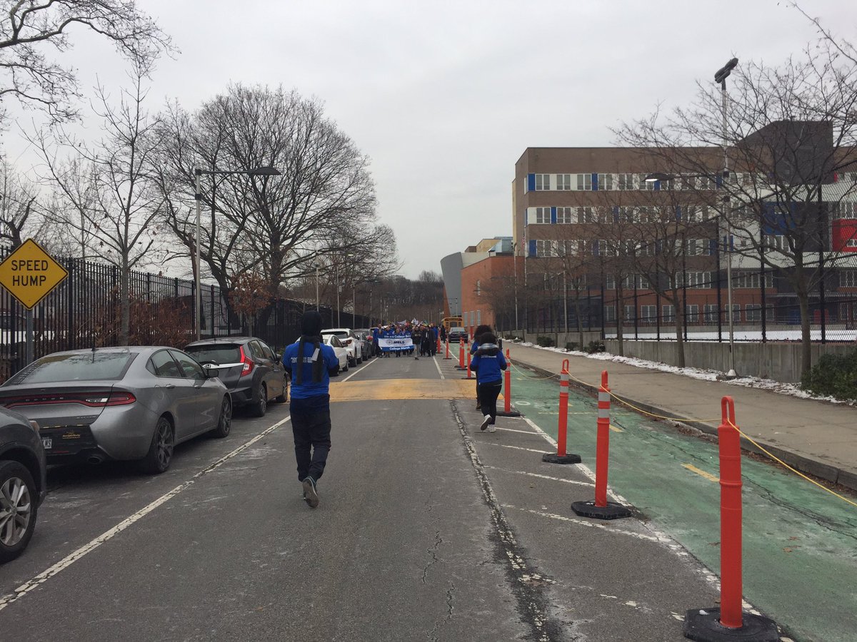 MelsReports's tweet photo. MELS Reporters were working hard today😁NYCOutwardBound @NYCSchools
@CapitalOne
@USPS
@UpliftEducation
@ElEducation
@Metropolitanels
#COLLEGEMARCH https://t.co/FQksJMuR1p