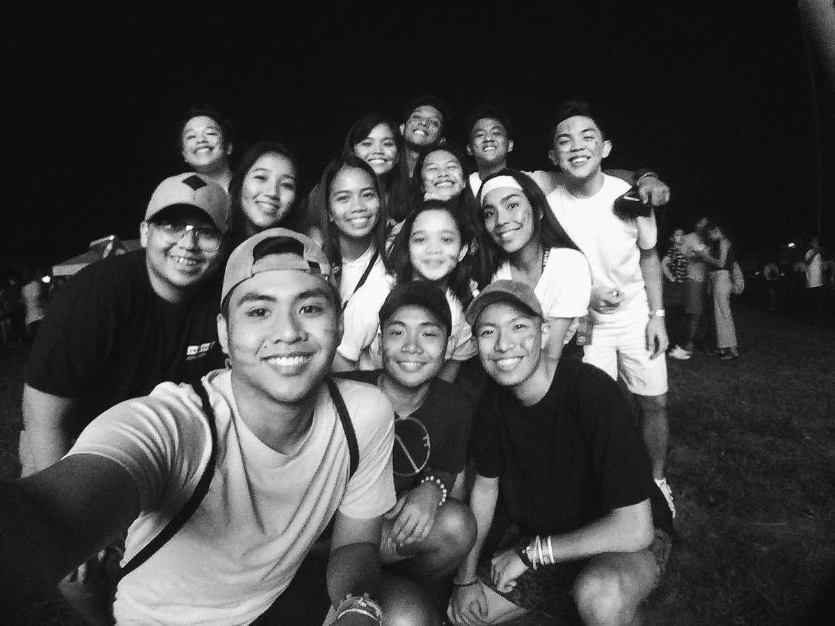 jstnrsmn's tweet image. study hard. party harder. 

#Maskipaps2017
#Raveolution