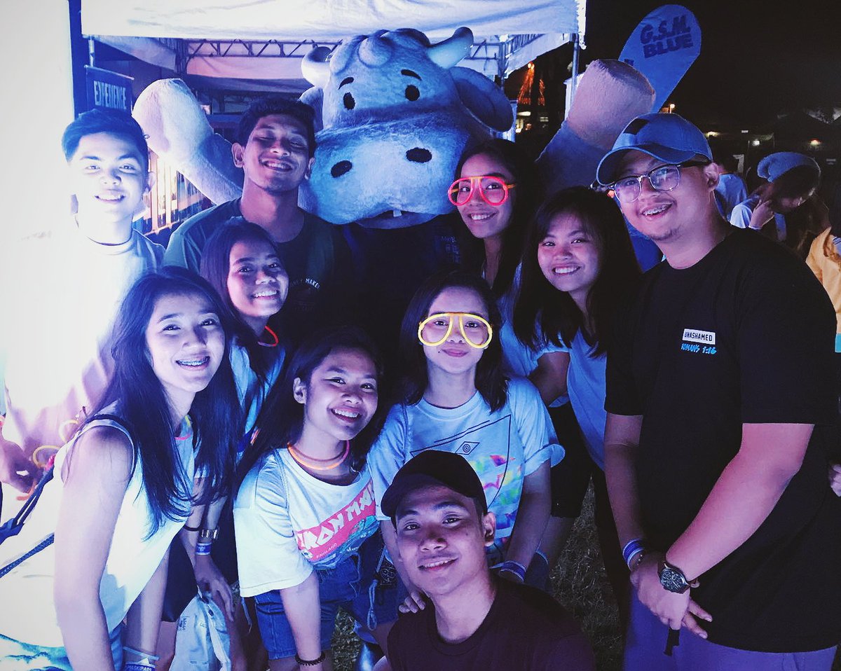 jstnrsmn's tweet image. study hard. party harder. 

#Maskipaps2017
#Raveolution