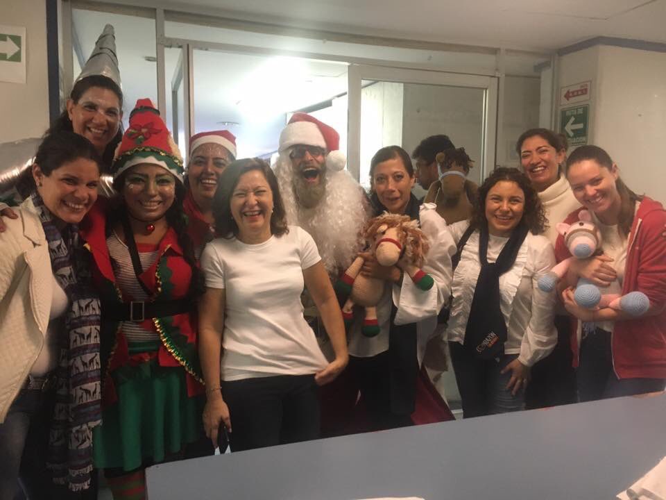 sin_riendas's tweet photo. Listos para comenzar el festejo de Navidad en el Hospital Regional de Alta Especialidad de Veracruz. https://t.co/petSSky3ut