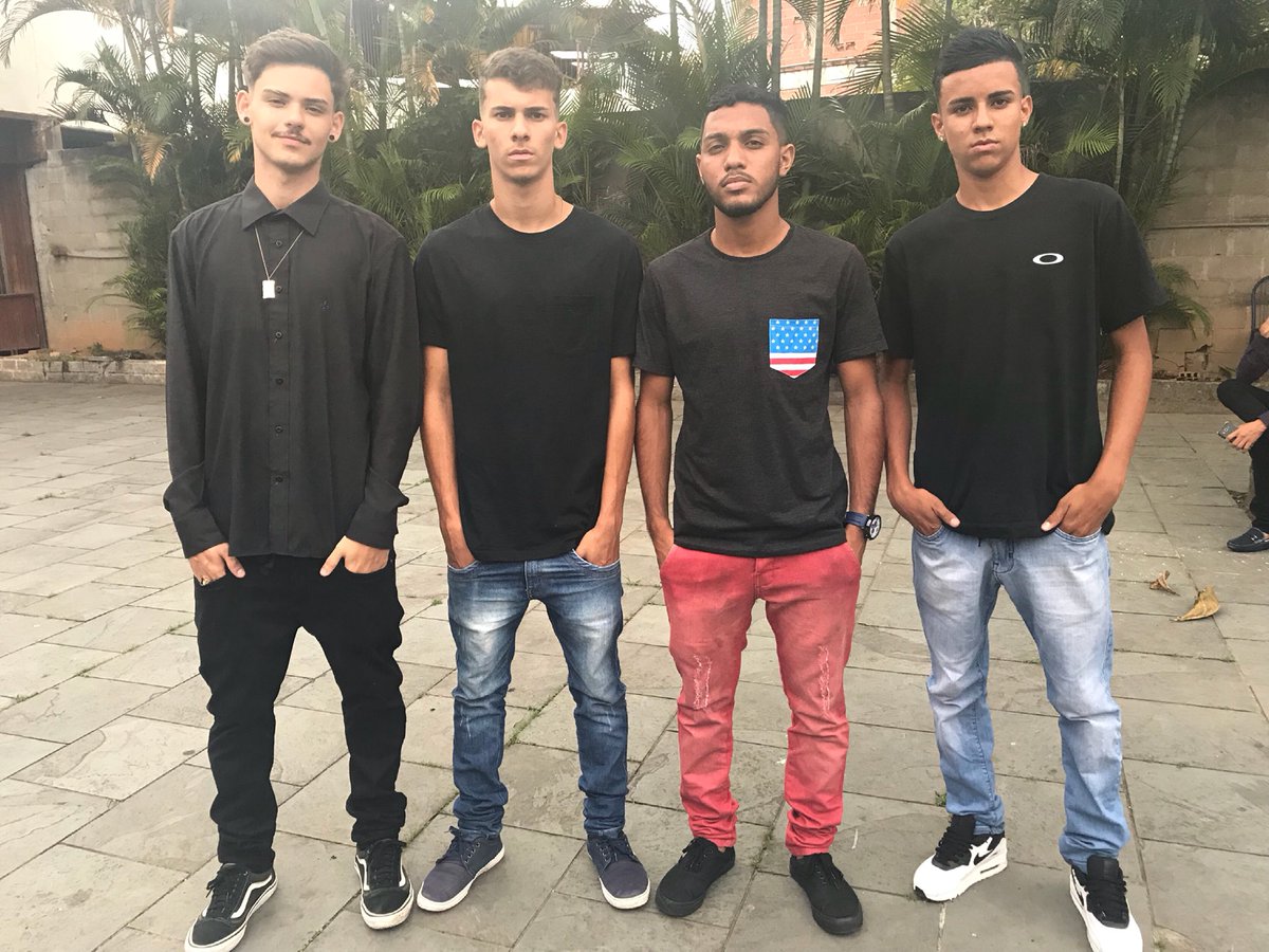 pqpbiel26's tweet photo. eu não tenho amigos, eu tenho uma FAMÍLIA ❤️ https://t.co/CibmIm3zq1
