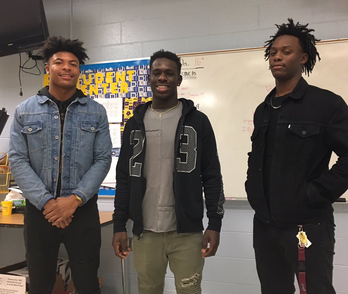 LaneySTAE's tweet photo. We love when our STAE alum come back to share their wisdom with our future college bound students. #collegebound #continuedcycle #homefortheholidays #STAEFAM #nhcsstae #nhcschat https://t.co/xCleq118cE