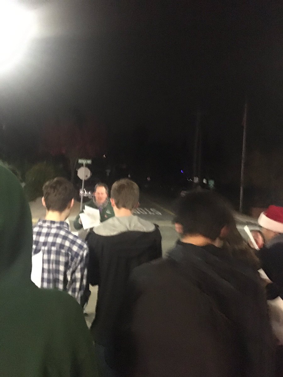 MHSBiancaT's tweet photo. Latin caroling! @MagisterDavis1 @magistramhs https://t.co/GFxuoaNSeJ