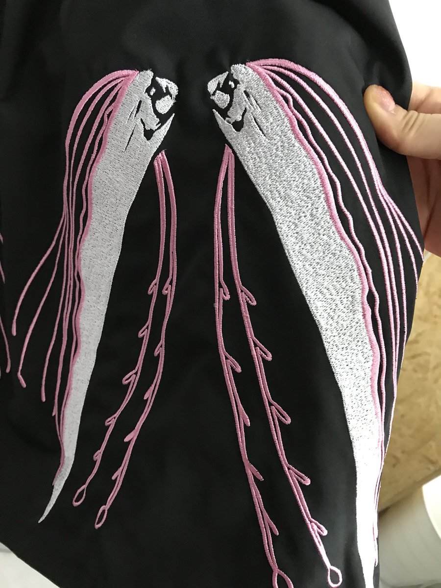 しぶとい中川翔子 Mmts新作 リュウグウノツカイワンピース ずっと深海柄やりたかったんだ わたしが描いたリュウグウノツカイが刺繍になりました ヤバイ
