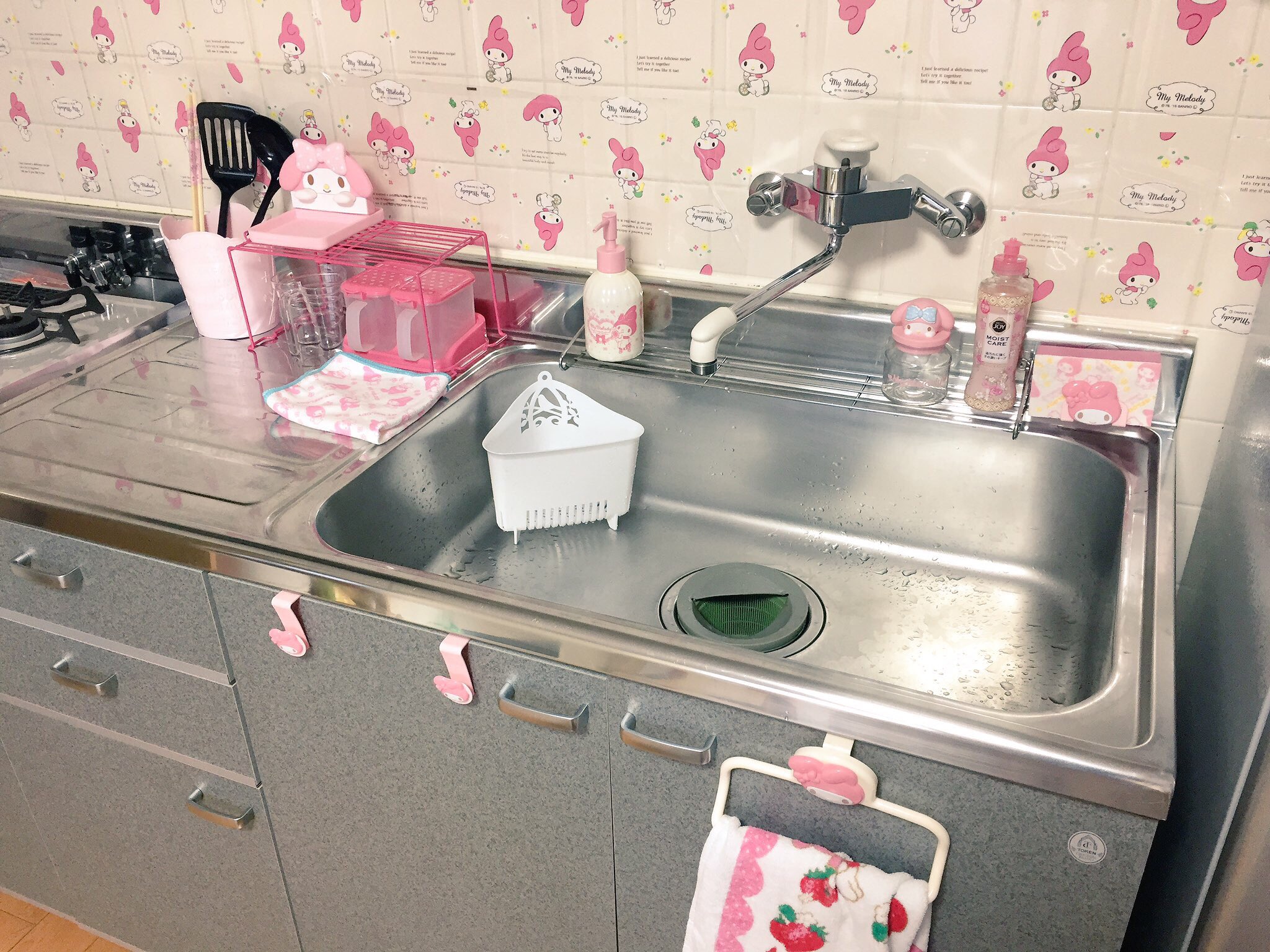 Twitter 上的 𝓎𝒶𝓃𝒶 セリアのキッチン用品 キッチンはピンクでかわいいのにしたいからグレードアップさせていきたい 引っ越してすぐのときはこんな感じだった 今はちょっと生活感出てるからまた片付けたら載せよ T Co Utjykuojmo Twitter