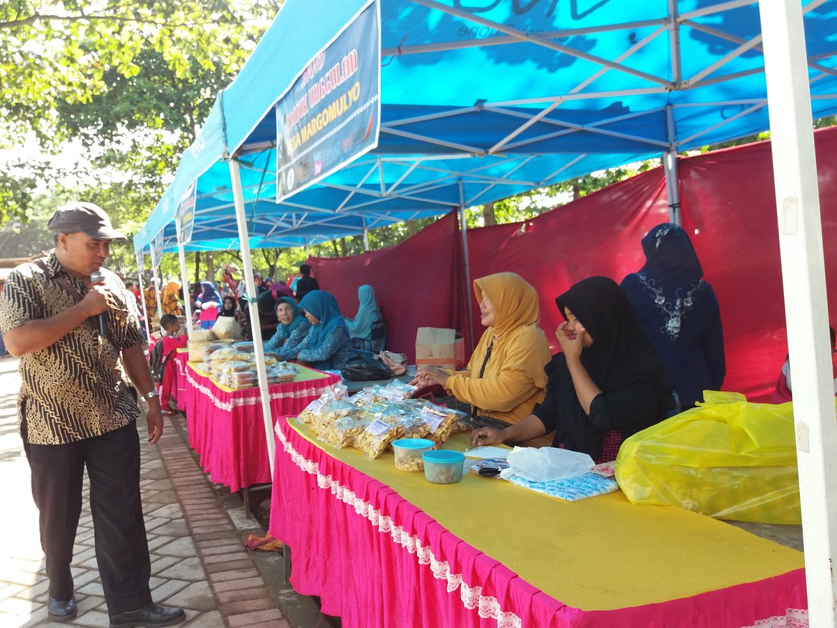 Perpustakaan Keliling Perpusda dan Produk unggulan Desa menambah kemeriahan Festival PSD GSC Kec. Watulimo Trenggalek. <a href="/KemenDesa/">Fast Track Travel</a> <a href="/EkoSandjojo/">Eko P. Sandjojo</a> <a href="/m_taufiq08/">Muhammad Taufiq</a> <a href="/kmngenerasi/">GenerasiSehatCerdas</a> <a href="/datinpsd2016/">DatinPSD2017</a> <a href="/GscTrenggalek/">Gsc Trenggalek</a> <a href="/TrenggalekNews/">TrenggalekNews</a>