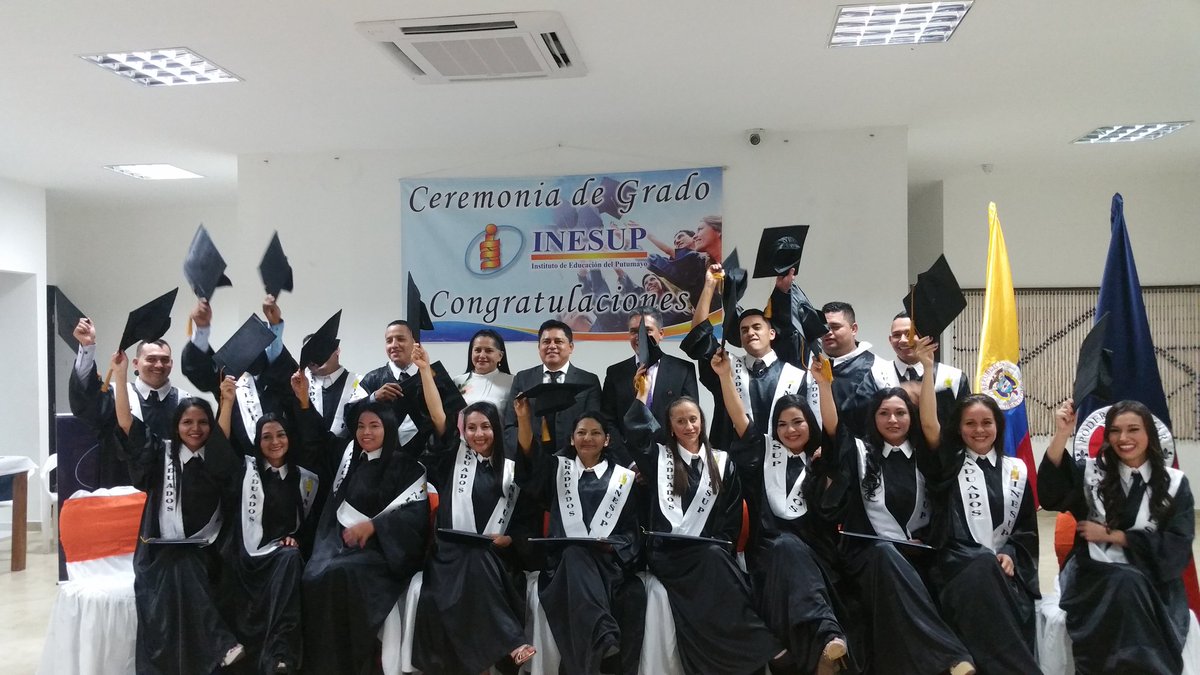 JairoEdoCastro's tweet photo. Felicitaciones graduados de Contaduria Pública #Universidad #Uniremington e #Inesup #graduandos #FelizNoche #FelizNavidad https://t.co/SnJq4kIwwr