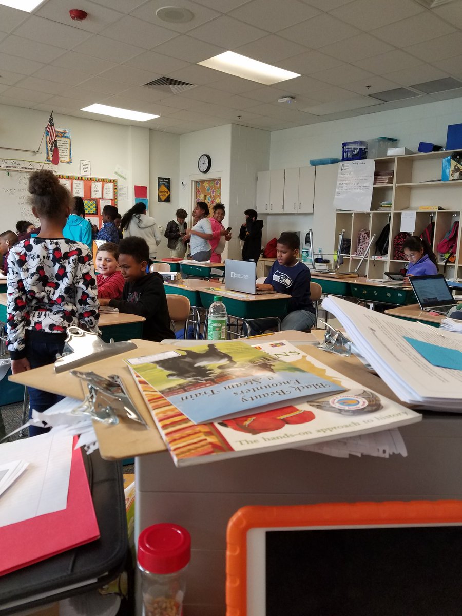 Mr_Cassady6_7's tweet photo. Enjoying electronic day for our class dojo award. He caught me taking a pic lol... #rewardinggoodbehavior #eges5th https://t.co/rkxPCKCs1b