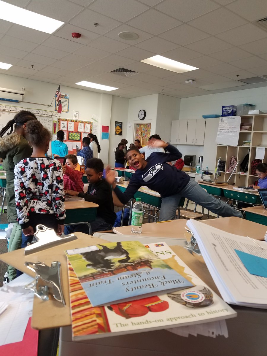 Mr_Cassady6_7's tweet photo. Enjoying electronic day for our class dojo award. He caught me taking a pic lol... #rewardinggoodbehavior #eges5th https://t.co/rkxPCKCs1b