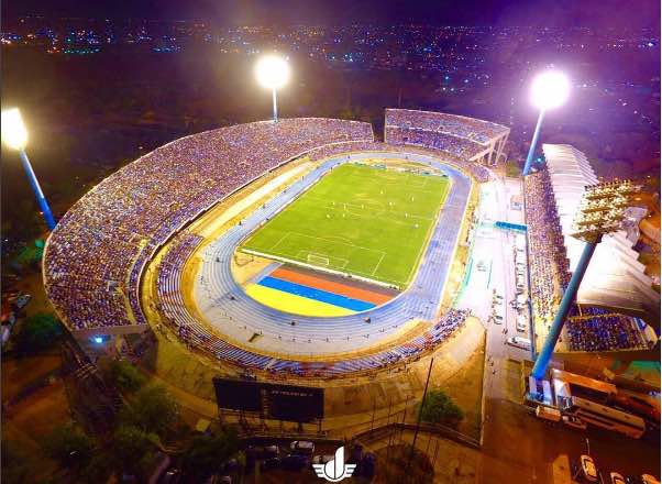dtcesarfarias's tweet photo. Me emociona mucho que unos estudiantes talentosos y apasionados se hayan fijado desde tiempo atrás en nuestra labor en el @Zulia_FC desde 2015 para construir el club que hoy tenemos y queremos seguir impulsando.
https://t.co/LewS79I3RX https://t.co/G122vciFRh