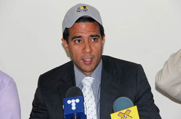 dtcesarfarias's tweet photo. Me emociona mucho que unos estudiantes talentosos y apasionados se hayan fijado desde tiempo atrás en nuestra labor en el @Zulia_FC desde 2015 para construir el club que hoy tenemos y queremos seguir impulsando.
https://t.co/LewS79I3RX https://t.co/G122vciFRh