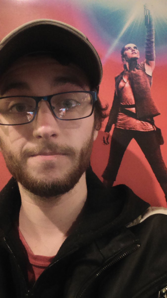 DristanVGC's tweet photo. A little Rey of hope on my shoulder from when i went to watch #TLJ the other day :) https://t.co/aQVxrbKWTp
