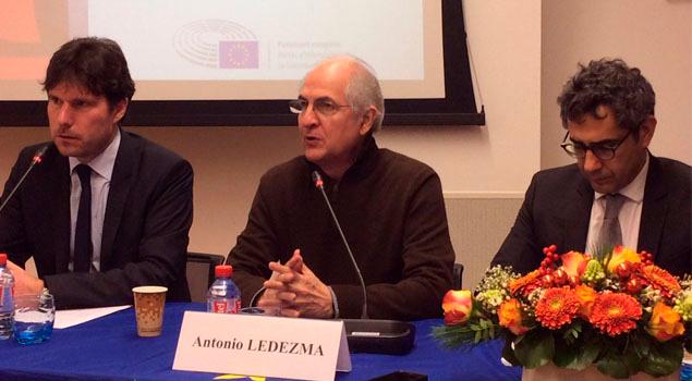 DiarioTalCual's tweet photo. LO DIJO BIEN CLARITO. Ledezma: Levantar sanciones al Gobierno es profanar tumbas de los jóvenes caídos https://t.co/2IkIF8ub4D https://t.co/hEUzG4zjK5