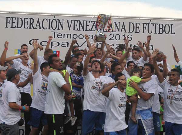 dtcesarfarias's tweet photo. Una extraordinaria tesis de grado recoge en buena parte la ardua labor que desde finales de 2014 nos propusimos: rescatar al @Zulia_FC y convertirlo en el orgullo de todos los zulianos. Seguiremos haciéndolo grande.
https://t.co/LewS79I3RX https://t.co/mBZtL2r7Ve