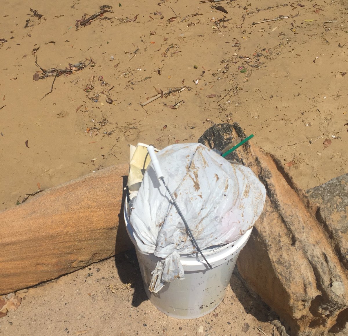 GosettiV's tweet photo. A bucketful of plastic in 3 minutes (including said bucket!) let’s clean our beaches. #BluesPoint #Sydney @iLoveCityofSyd #BluePlanet2 #CleanSeas #Australia https://t.co/3F5MFmOPCm