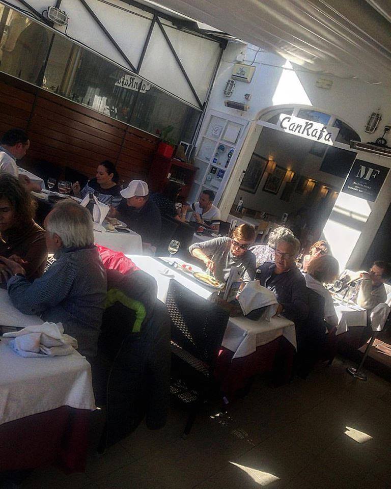 EmpordaWine's tweet photo. Avui us recomanem el restaurant #CanRafa de Cadaqués 🍴🍷obert el 1982 per Rafa Martín i Carmen Faixó. Ofereixen una cuina de mercat especialitzada en peix fresc del cap de Creus, postres casolanes i vins de collita pròpia.
https://t.co/MPi5mcJeLz @EmpordaWine https://t.co/H3P9rv3wev