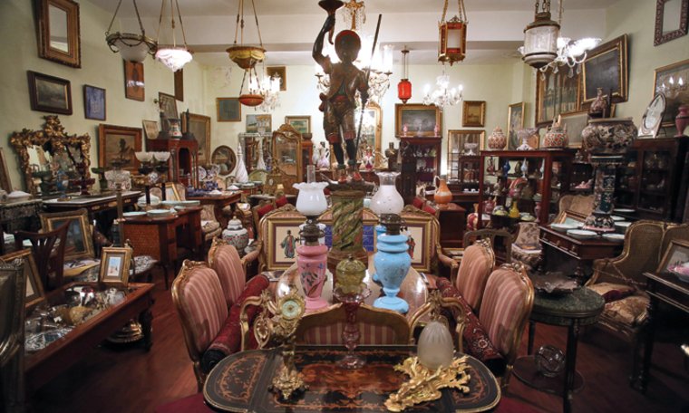 tgistanbul's tweet photo. Antique stores around the world share a distinct smell, organized chaos, and well-lived history. Read more about #secondhandshops in Istanbul on our website: https://t.co/P7Pwv9MV4W https://t.co/roLneBp3jp