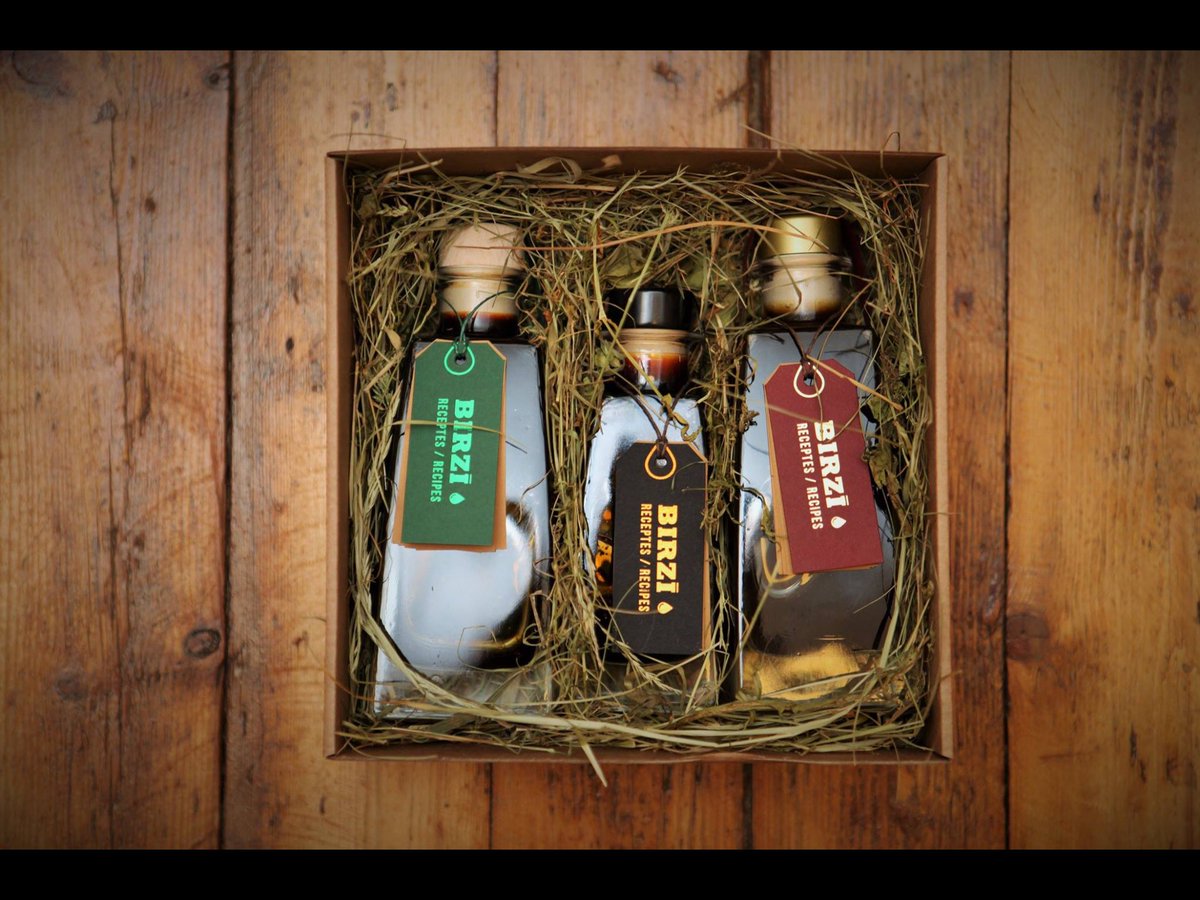 birch_sap's tweet photo. Special for Christmas - pankake syrups collection! Birch, apple and meadowsweet syrups. https://t.co/np0kXSWp84 https://t.co/pZ0OPvQ8Kg